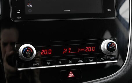 Mitsubishi Outlander III рестайлинг 3, 2020 год, 2 649 000 рублей, 15 фотография