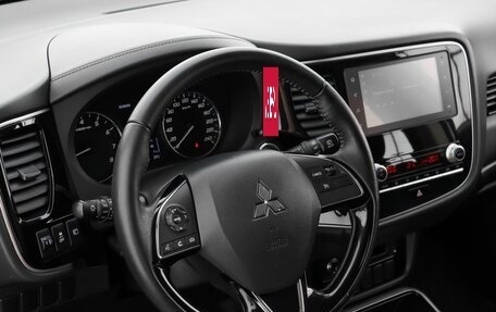 Mitsubishi Outlander III рестайлинг 3, 2020 год, 2 649 000 рублей, 11 фотография