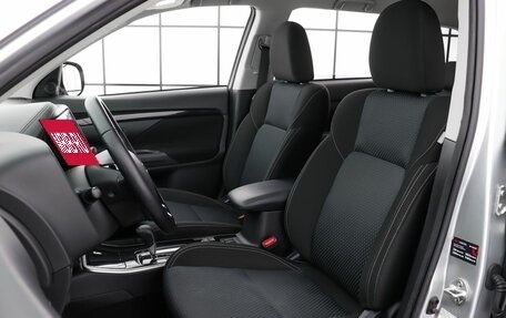Mitsubishi Outlander III рестайлинг 3, 2020 год, 2 649 000 рублей, 9 фотография