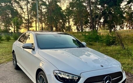 Mercedes-Benz E-Класс, 2022 год, 5 530 000 рублей, 2 фотография