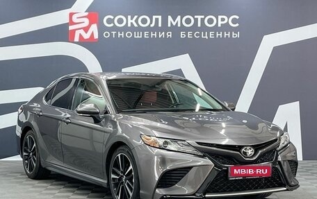 Toyota Camry, 2018 год, 2 449 900 рублей, 1 фотография