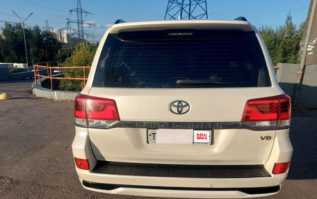 Toyota Land Cruiser 200, 2017 год, 5 800 000 рублей, 4 фотография