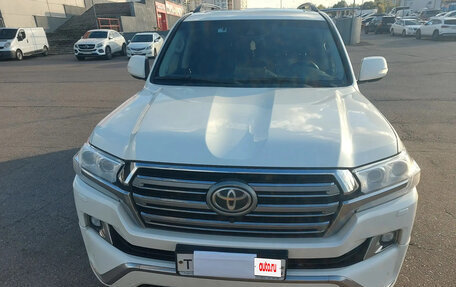 Toyota Land Cruiser 200, 2017 год, 5 800 000 рублей, 2 фотография