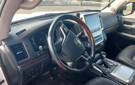 Toyota Land Cruiser 200, 2017 год, 5 800 000 рублей, 14 фотография