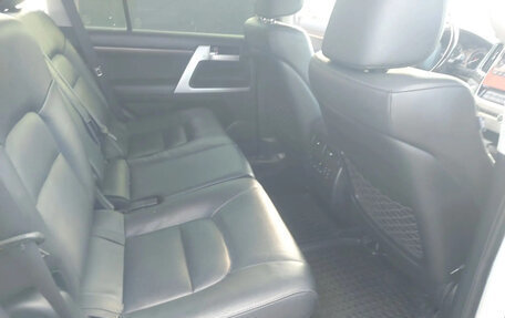 Toyota Land Cruiser 200, 2017 год, 5 800 000 рублей, 22 фотография