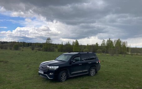 Toyota Land Cruiser 200, 2017 год, 4 750 000 рублей, 2 фотография