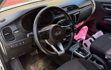 KIA Rio IV, 2018 год, 1 300 000 рублей, 4 фотография