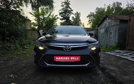 Toyota Camry, 2017 год, 2 370 000 рублей, 8 фотография