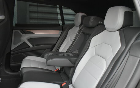 Porsche Cayenne, 2026 год, 28 000 000 рублей, 16 фотография