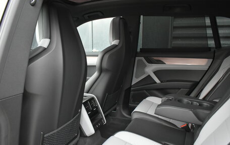 Porsche Cayenne, 2026 год, 28 000 000 рублей, 14 фотография