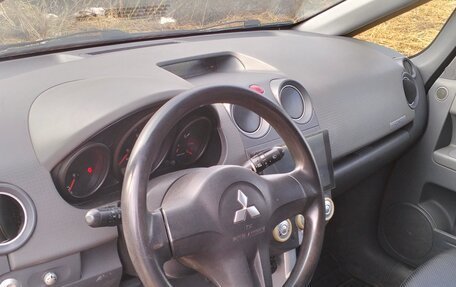 Mitsubishi Colt VI рестайлинг, 2006 год, 400 000 рублей, 15 фотография