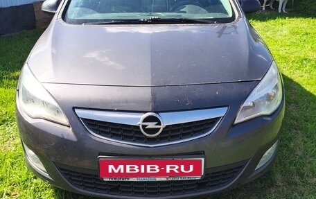 Opel Astra J, 2011 год, 700 000 рублей, 1 фотография