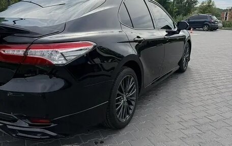 Toyota Camry, 2018 год, 2 200 000 рублей, 10 фотография