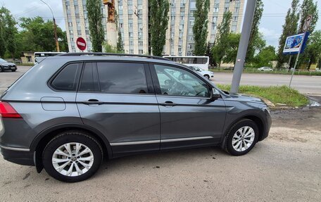 Volkswagen Tiguan II, 2021 год, 2 600 000 рублей, 2 фотография