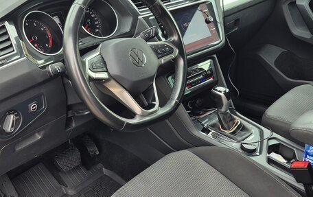 Volkswagen Tiguan II, 2021 год, 2 600 000 рублей, 13 фотография