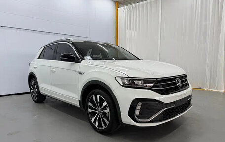 Volkswagen T-Roc I, 2022 год, 1 800 000 рублей, 3 фотография