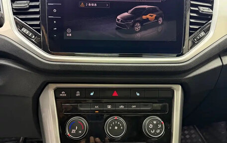 Volkswagen T-Roc I, 2022 год, 1 800 000 рублей, 9 фотография