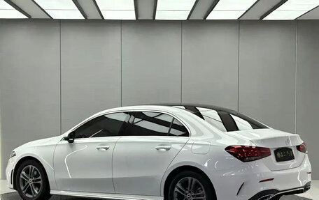 Mercedes-Benz A-Класс, 2023 год, 2 100 000 рублей, 3 фотография