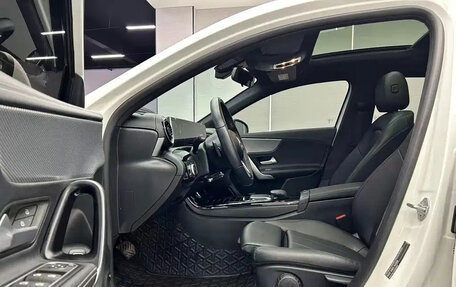 Mercedes-Benz A-Класс, 2023 год, 2 100 000 рублей, 14 фотография