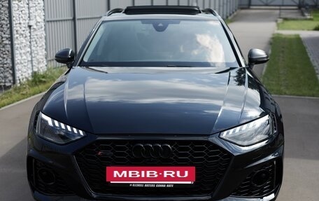Audi RS 4, 2021 год, 9 000 000 рублей, 4 фотография