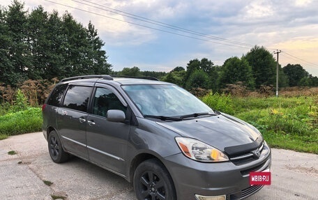 Toyota Sienna II рестайлинг, 2004 год, 1 370 000 рублей, 1 фотография