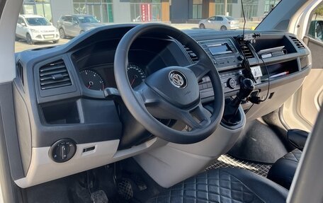 Volkswagen Transporter T6 рестайлинг, 2019 год, 2 500 000 рублей, 3 фотография