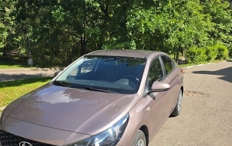 Hyundai Solaris II рестайлинг, 2021 год, 1 450 000 рублей, 2 фотография