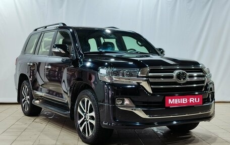 Toyota Land Cruiser 200, 2019 год, 9 300 000 рублей, 3 фотография