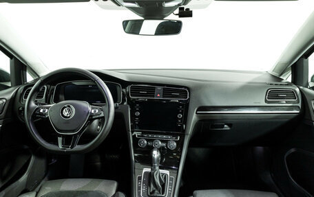 Volkswagen Golf VII, 2018 год, 1 989 000 рублей, 13 фотография