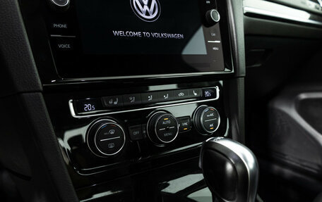 Volkswagen Golf VII, 2018 год, 1 989 000 рублей, 17 фотография