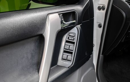 Toyota Land Cruiser Prado 150 рестайлинг 2, 2012 год, 3 049 000 рублей, 21 фотография