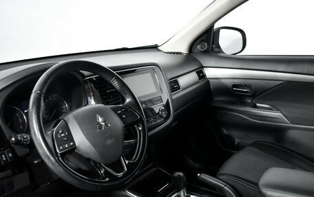 Mitsubishi Outlander III рестайлинг 3, 2018 год, 1 890 000 рублей, 9 фотография