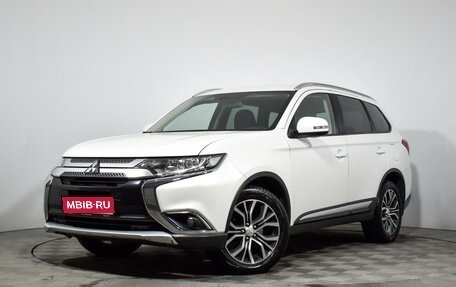 Mitsubishi Outlander III рестайлинг 3, 2018 год, 1 890 000 рублей, 1 фотография