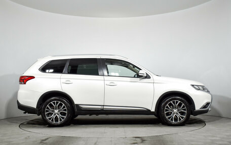 Mitsubishi Outlander III рестайлинг 3, 2018 год, 1 890 000 рублей, 4 фотография
