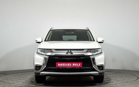 Mitsubishi Outlander III рестайлинг 3, 2018 год, 1 890 000 рублей, 2 фотография