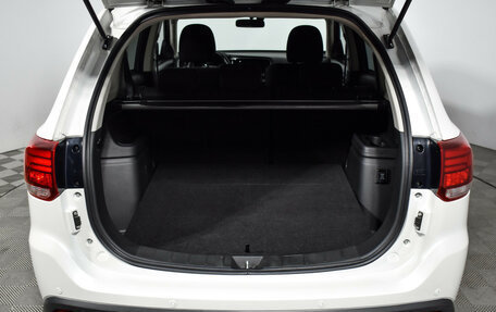 Mitsubishi Outlander III рестайлинг 3, 2018 год, 1 890 000 рублей, 18 фотография