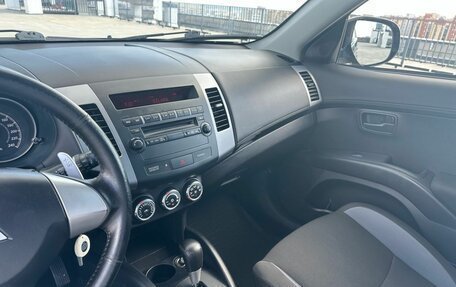 Mitsubishi Outlander III рестайлинг 3, 2011 год, 1 390 000 рублей, 13 фотография