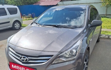 Hyundai Solaris II рестайлинг, 2015 год, 900 000 рублей, 1 фотография