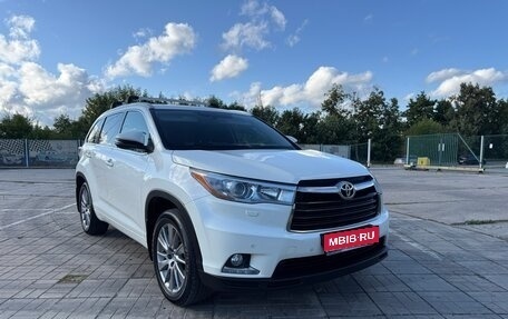 Toyota Highlander III, 2014 год, 2 385 000 рублей, 1 фотография