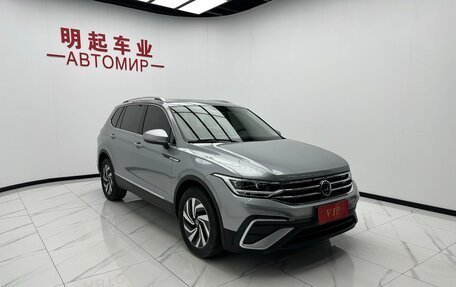 Volkswagen Tiguan II, 2022 год, 2 476 000 рублей, 2 фотография