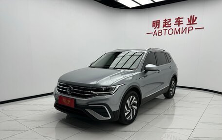 Volkswagen Tiguan II, 2022 год, 2 476 000 рублей, 3 фотография