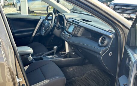 Toyota RAV4, 2019 год, 2 900 000 рублей, 10 фотография