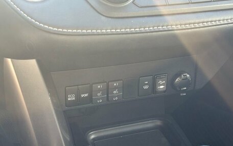 Toyota RAV4, 2019 год, 2 900 000 рублей, 24 фотография