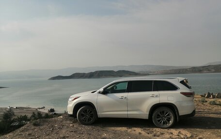 Toyota Highlander III, 2014 год, 2 350 000 рублей, 7 фотография