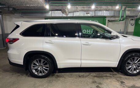Toyota Highlander III, 2014 год, 2 350 000 рублей, 16 фотография