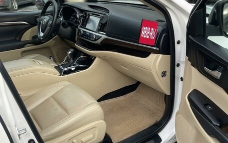 Toyota Highlander III, 2014 год, 2 350 000 рублей, 2 фотография