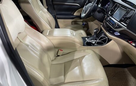 Toyota Highlander III, 2014 год, 2 350 000 рублей, 30 фотография