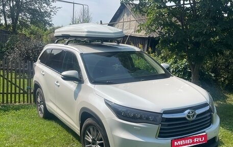 Toyota Highlander III, 2014 год, 2 350 000 рублей, 31 фотография