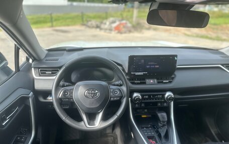 Toyota RAV4, 2024 год, 4 050 000 рублей, 5 фотография