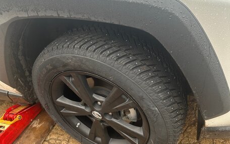 Toyota RAV4, 2024 год, 4 050 000 рублей, 10 фотография